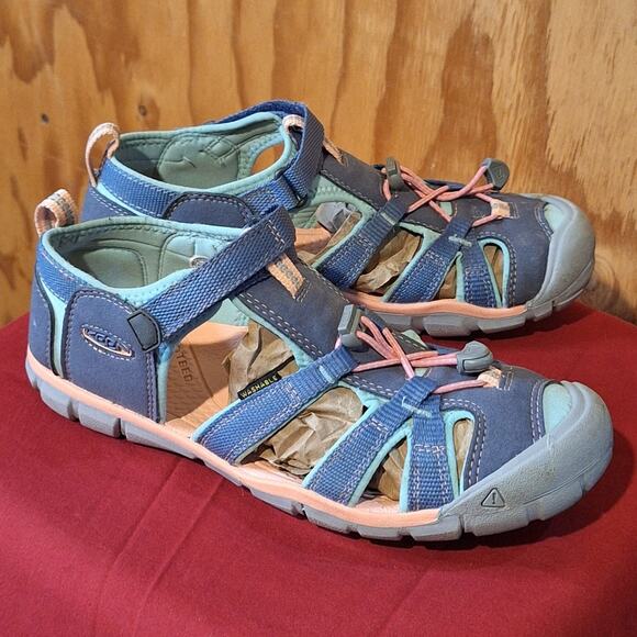 Keen Hiking Sandals Women's 6 Outdoor Nature Gorpcore Waterproof Anti-Odor - Picture 1 of 10